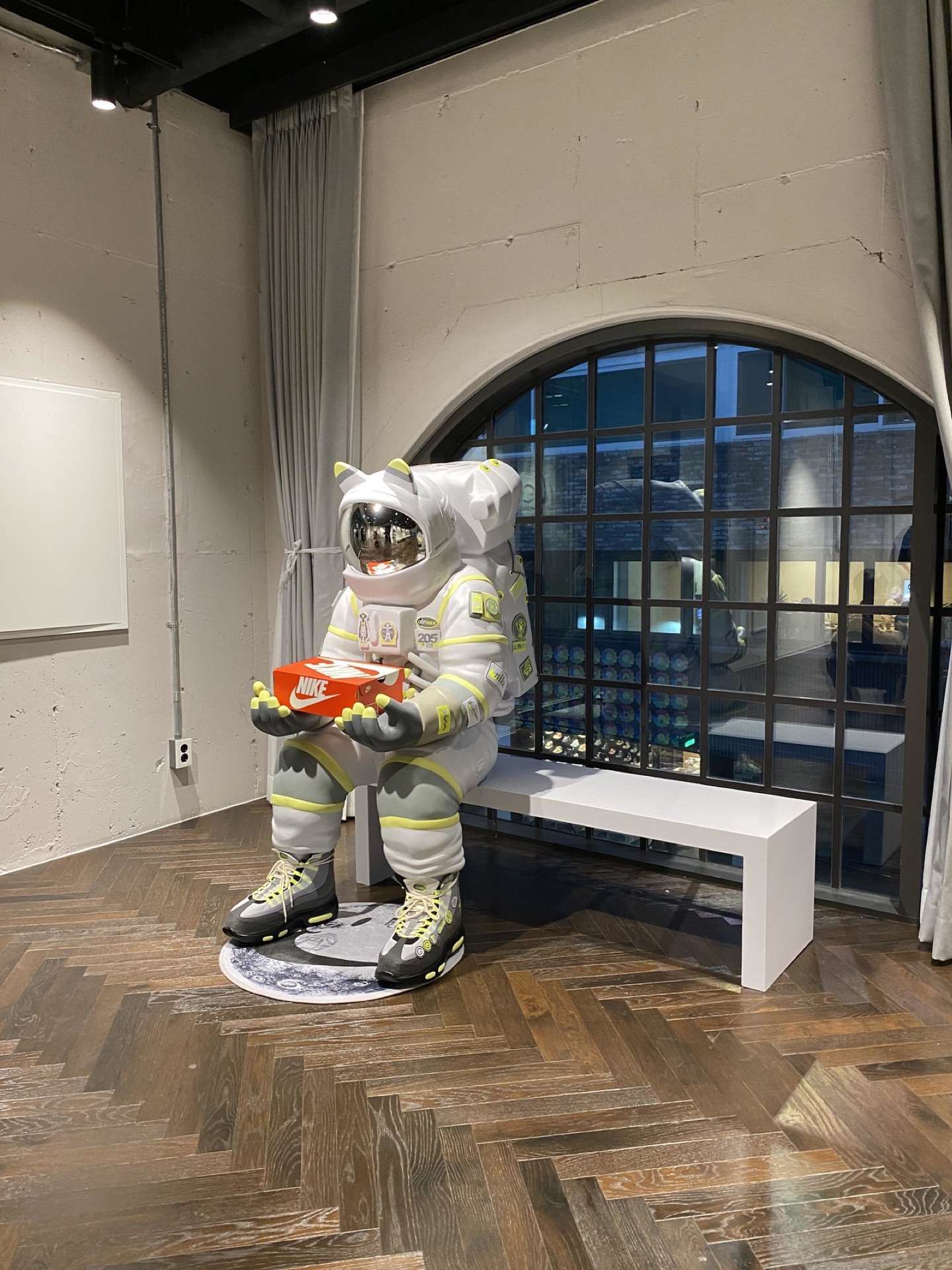 매장 상설 전시 오브제 <SPACEMAN> 제작 — 1
